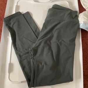 Lularoe Buttery Soft Gray Leggings